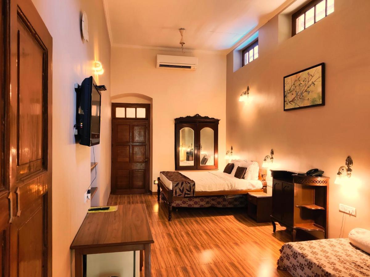 Hotel Mount View Heritage Панчгани Экстерьер фото